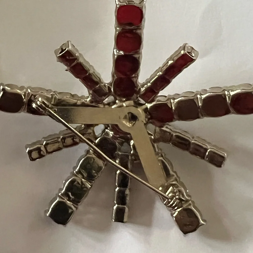 Vintage Sparkling Rhinestone Starburst Brooch